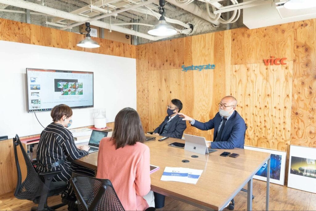 BIMについて教えて頂いてる風景