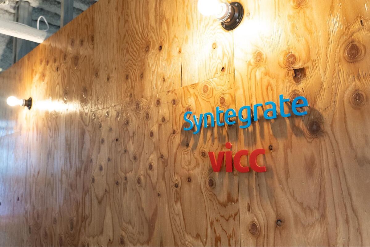 シンテグレートとヴィックの社名