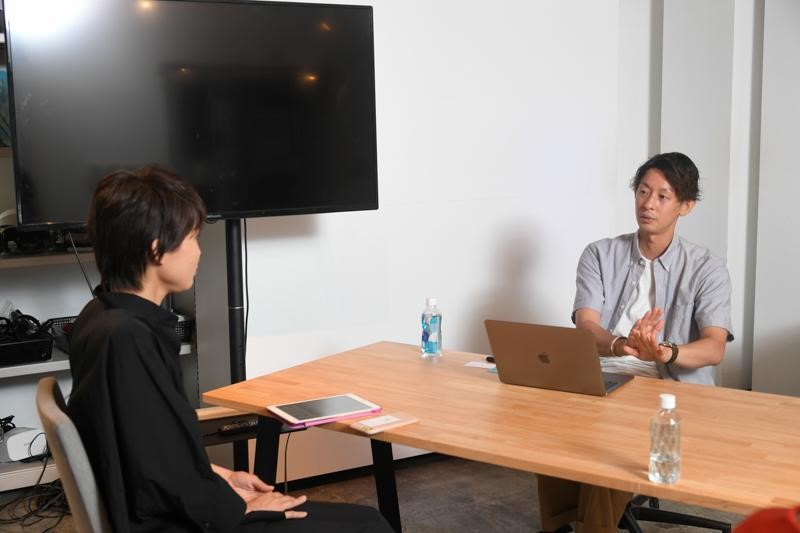 浅見和彦氏のインタビュー写真①