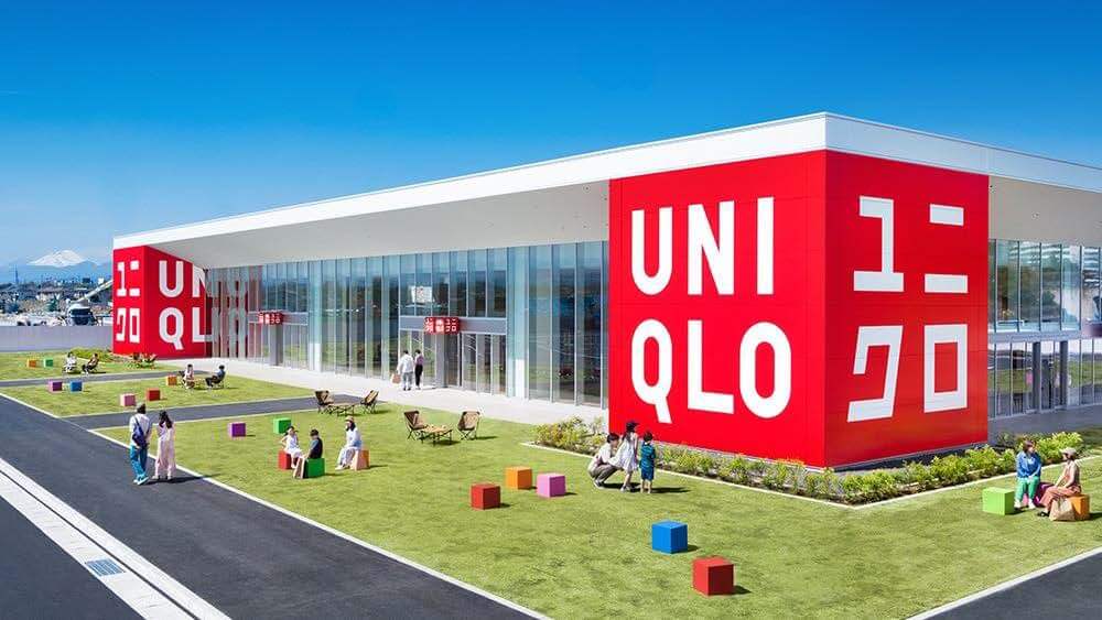 UNIQLO LOGO STORE E02